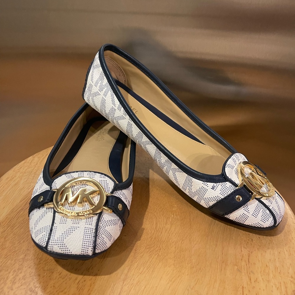Michael Kors Fulton Ballet Flat Navy & White with gold emblem